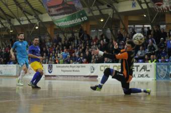 Futsalra oktatták a moldvaiakat