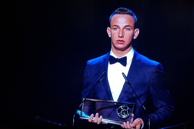 Az erdélyi származású Zsóri Dániel nyerte a Puskás Ferenc-díjat a FIFA-gálán