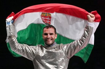 Két erdélyi városban is találkozhat a közönség Szilágyi Áron olimpiai bajnok kardvívóval