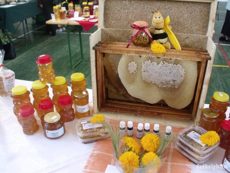 Havonta egy befőttesüvegnyi mézet kapnak január elsejétől az iskolások