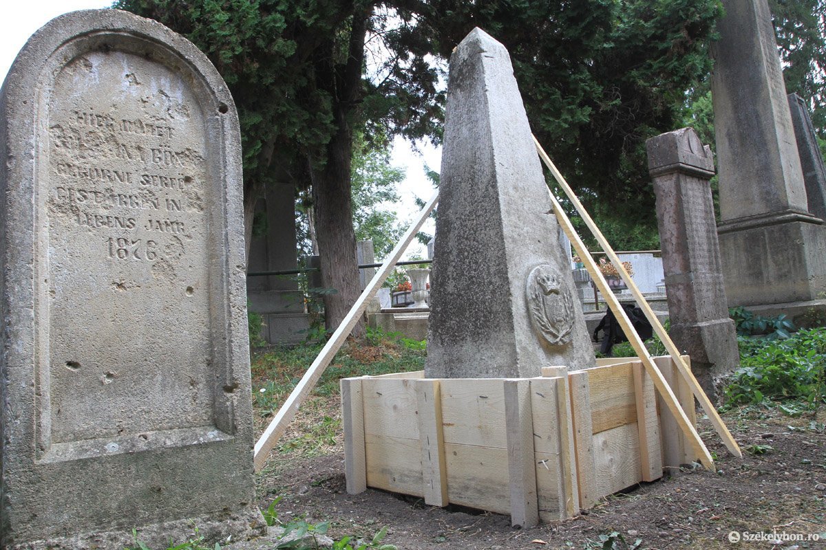 Bolyai-felmenő sírkövét restaurálják