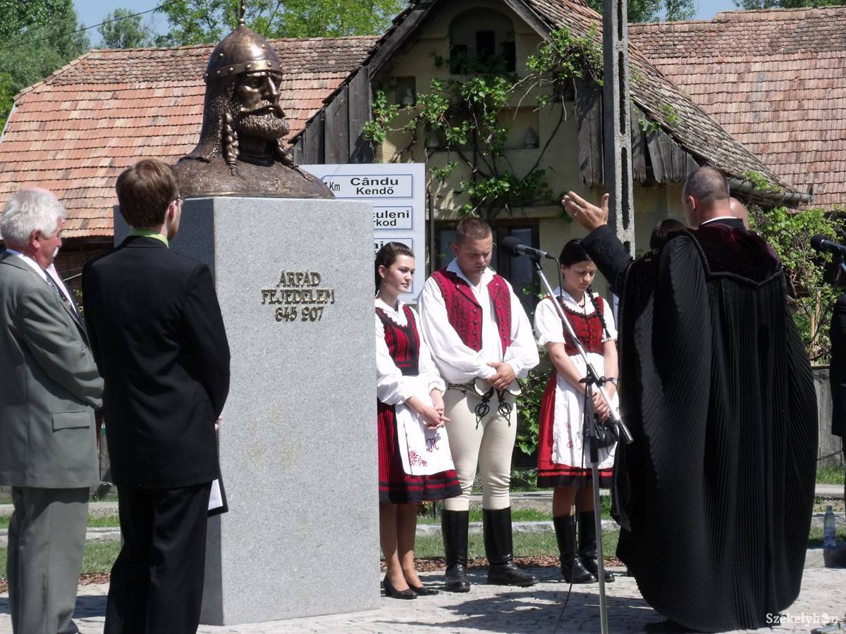 Árpád nagyfejedelem szobrát avatták Székelyberében