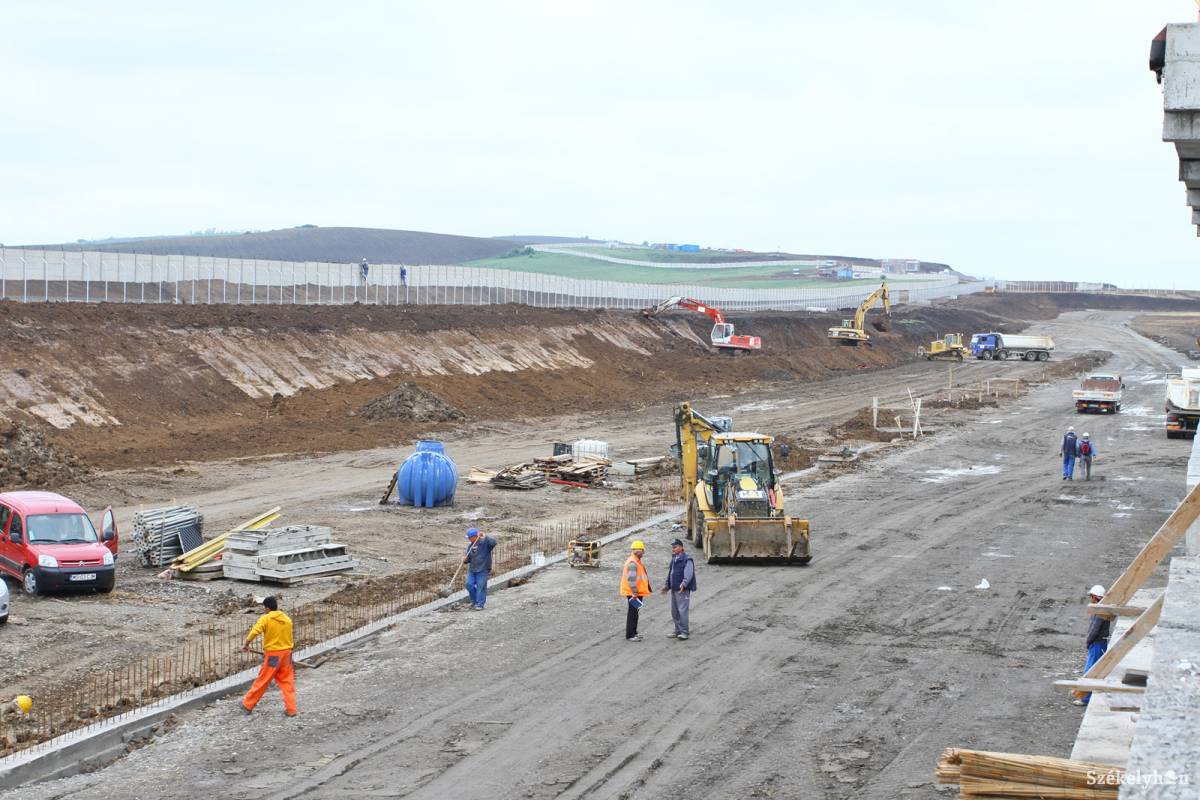 Folytatják a Maros megyei motorversenypálya építését