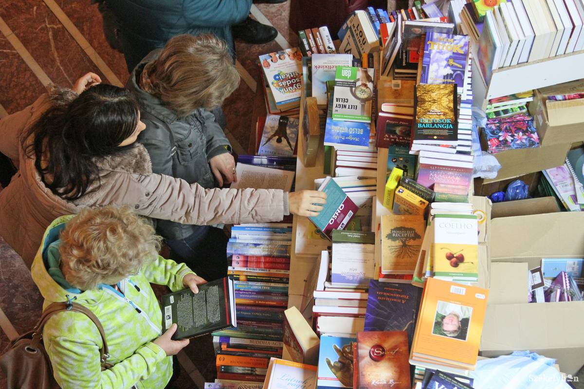 Kezdődik a könyvbarátok vására Marosvásárhelyen