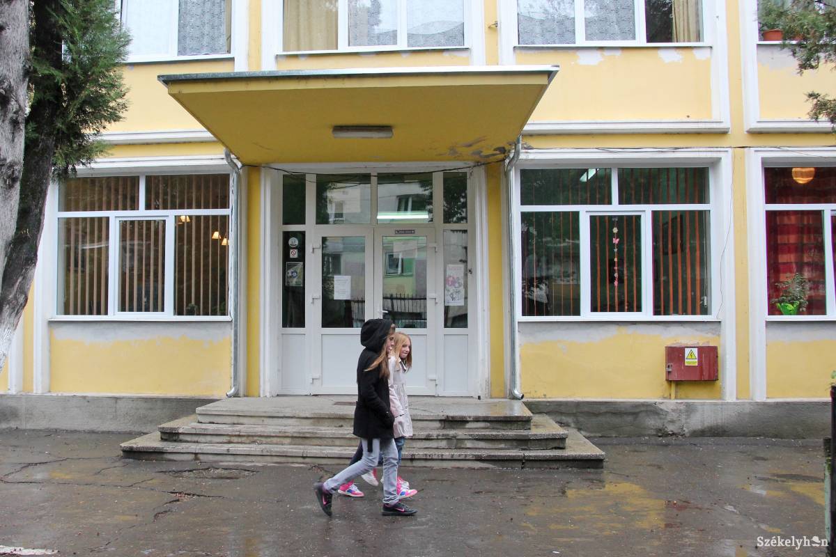 Az utolsó „számneves” iskolát neveznék most el román személyiségről Marosvásárhelyen