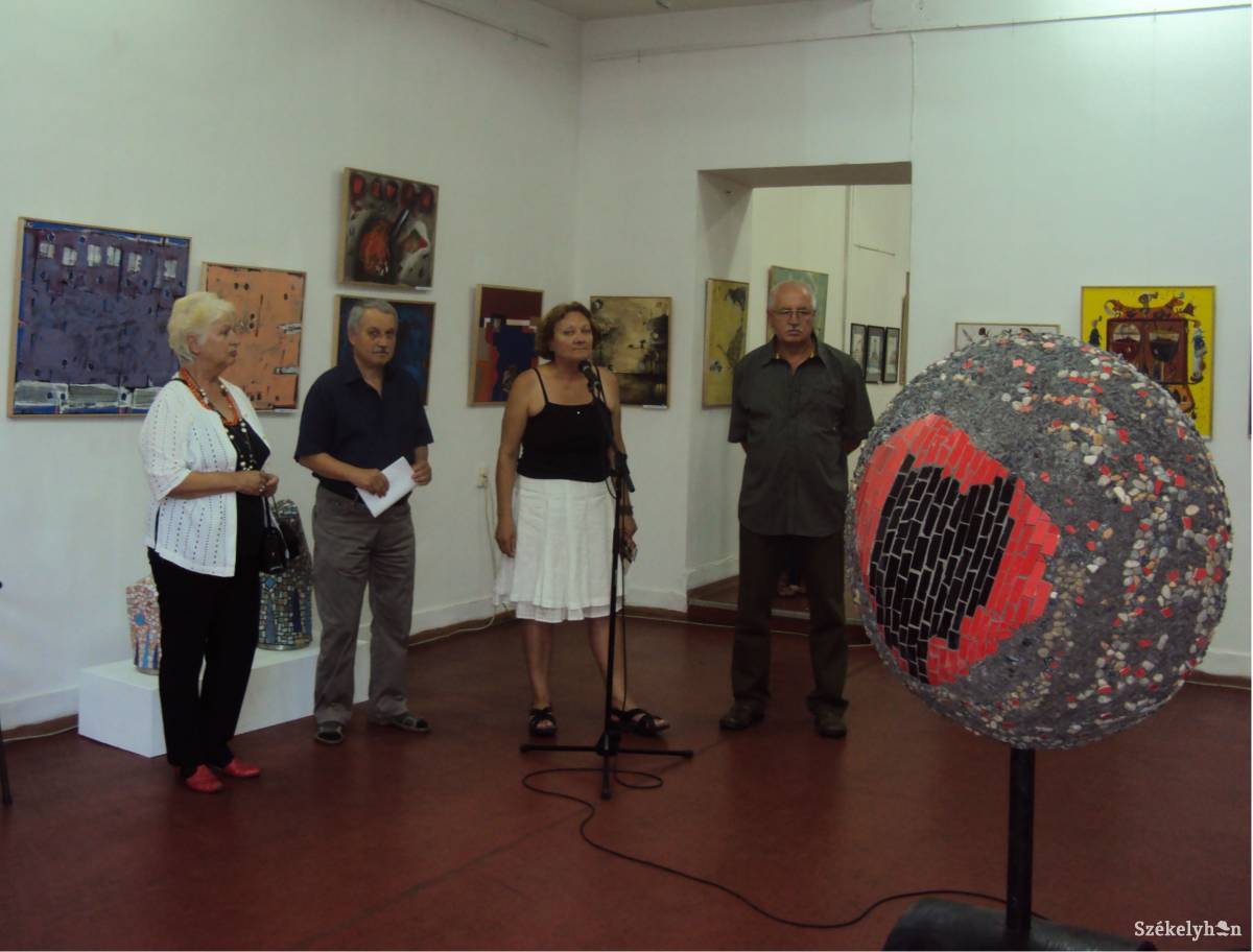 Mozaikok egy táborból – Román művészek állítottak ki Marosvásárhelyen