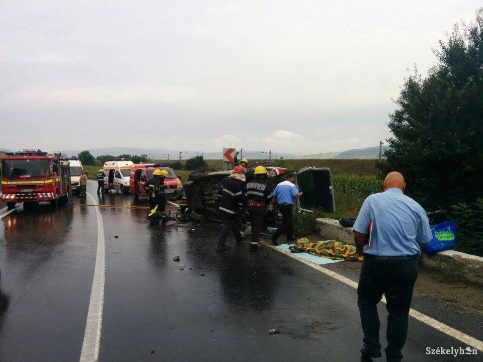 Egy halott, hét sérült egy Segesvár melletti balesetben