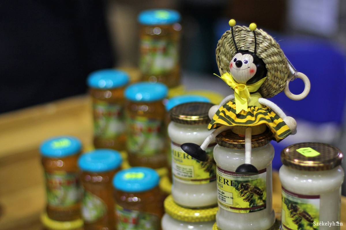 Gyenge az idei méztermés Hargita megyében: a kedvezőtlen időjárás miatt gyűjtöttek kevesebbet a méhek