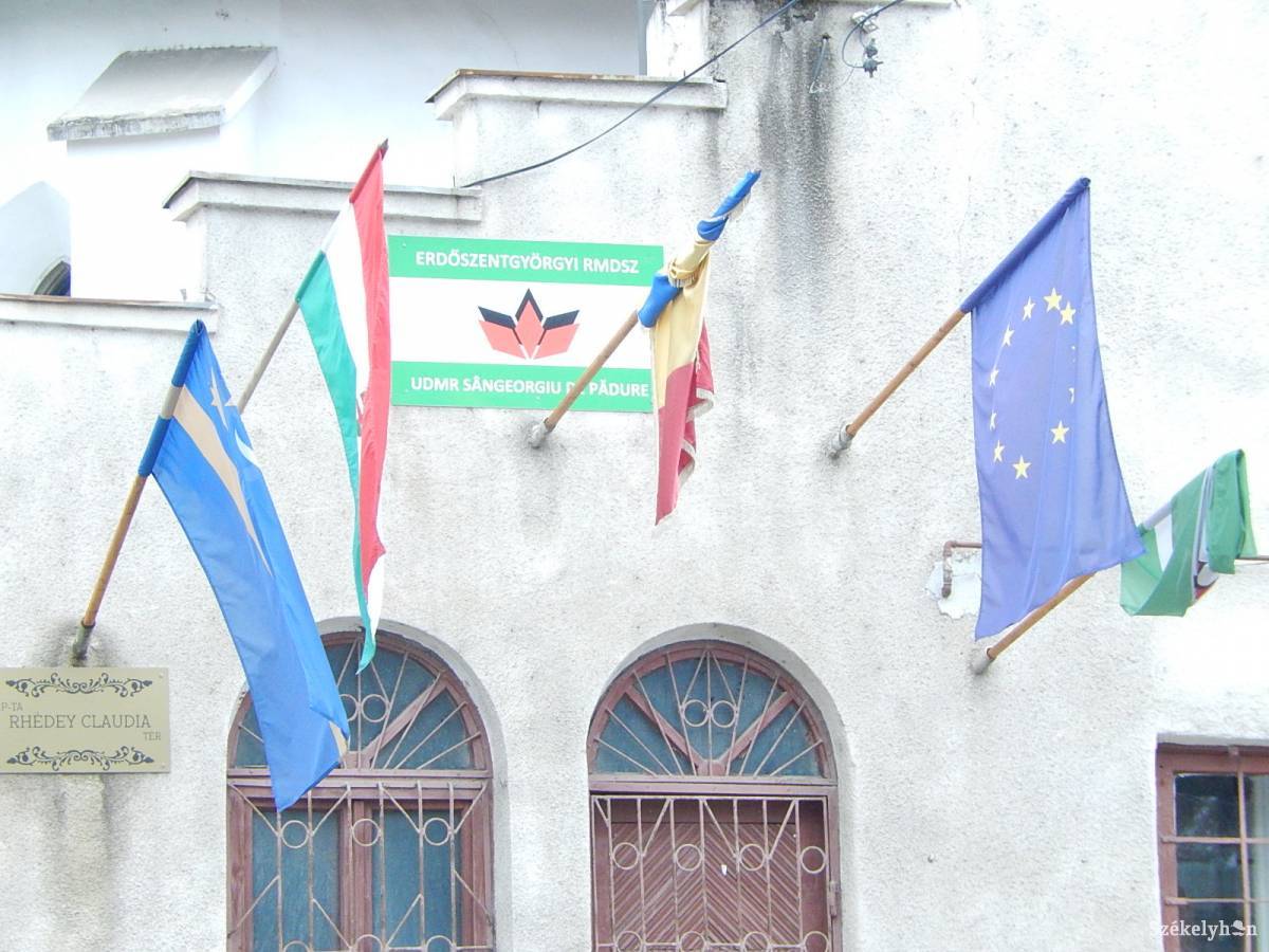 Székely és magyar zászló használatáért bírságolt a Maros megyei prefektúra