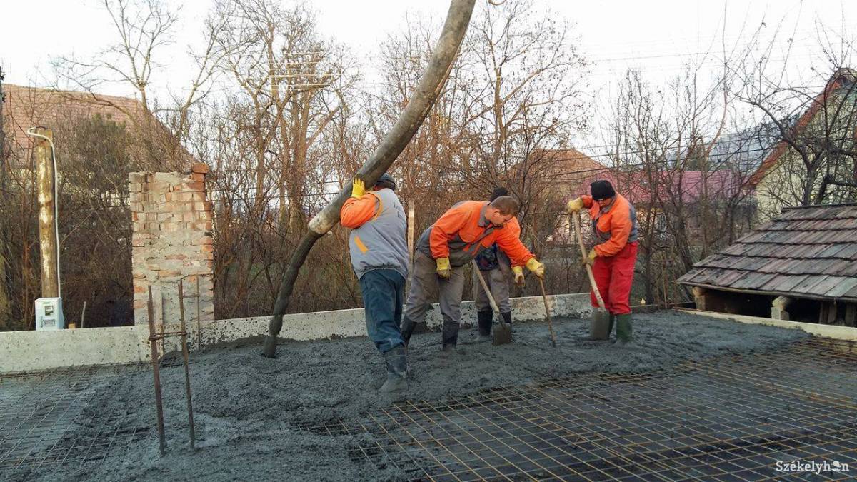 Már dolgoznak a tűzkárosult nagyernyei család házának újjáépítésén
