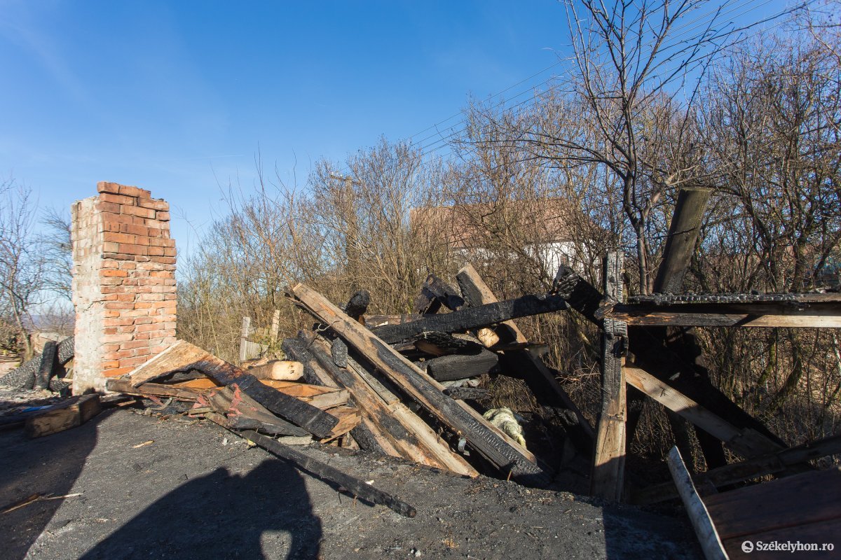 Megsemmisült a család lakóháza, összefogott a közösség