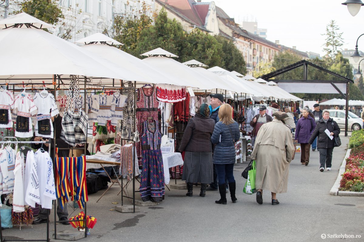 „Elszórtan” magyar kézművesek is felbukkannak a vásárban