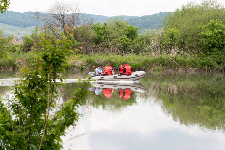 Két eltűnt férfit keresnek az Olt-folyóban