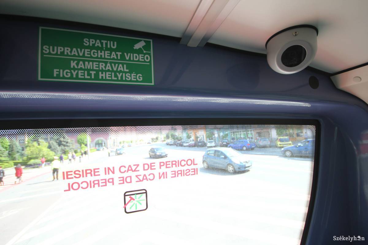 Kigyulladt egy utasokat szállító városi busz Marosvásárhelyen