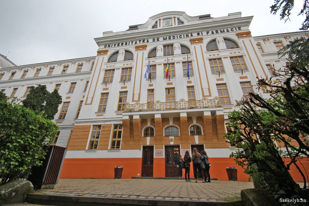 Nincsenek az élvonalban az erdélyi egyetemek, de regionális szinten népszerűek