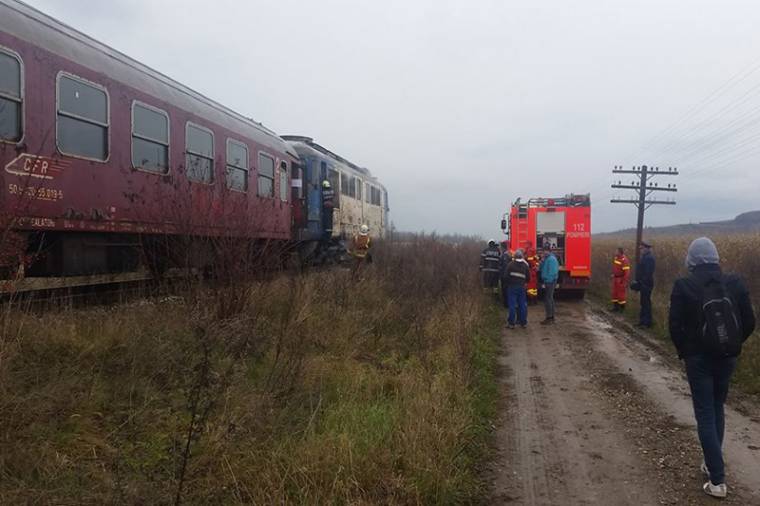Füstölni kezdett a mozdony, leszállították az utasokat a vonatról