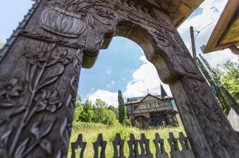 A turistaidény lejárta után lebontják, majd újjáépítik Szováta egyik jelképét