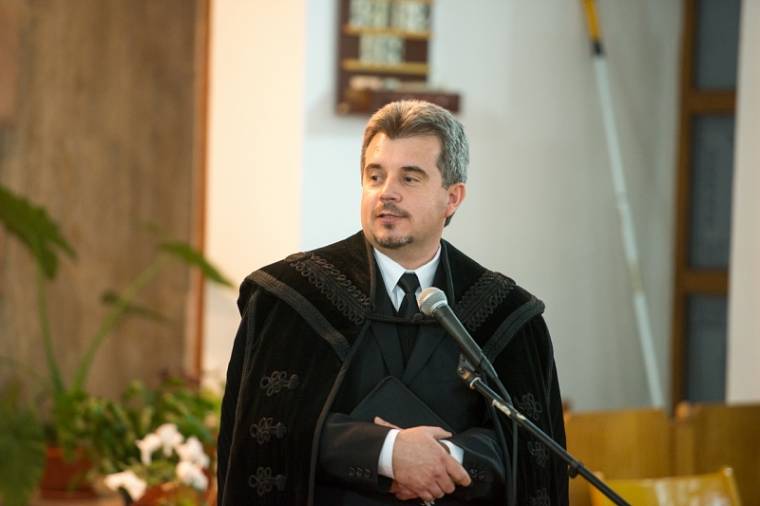 Kitüntetés Jakab Istvánnak, a Maros-Mezőségi Református Egyházmegye esperesének