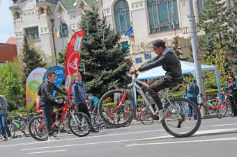 Szélben és napsütésben vonultak fel a biztonságos kerékpározásért Marosvásárhelyen