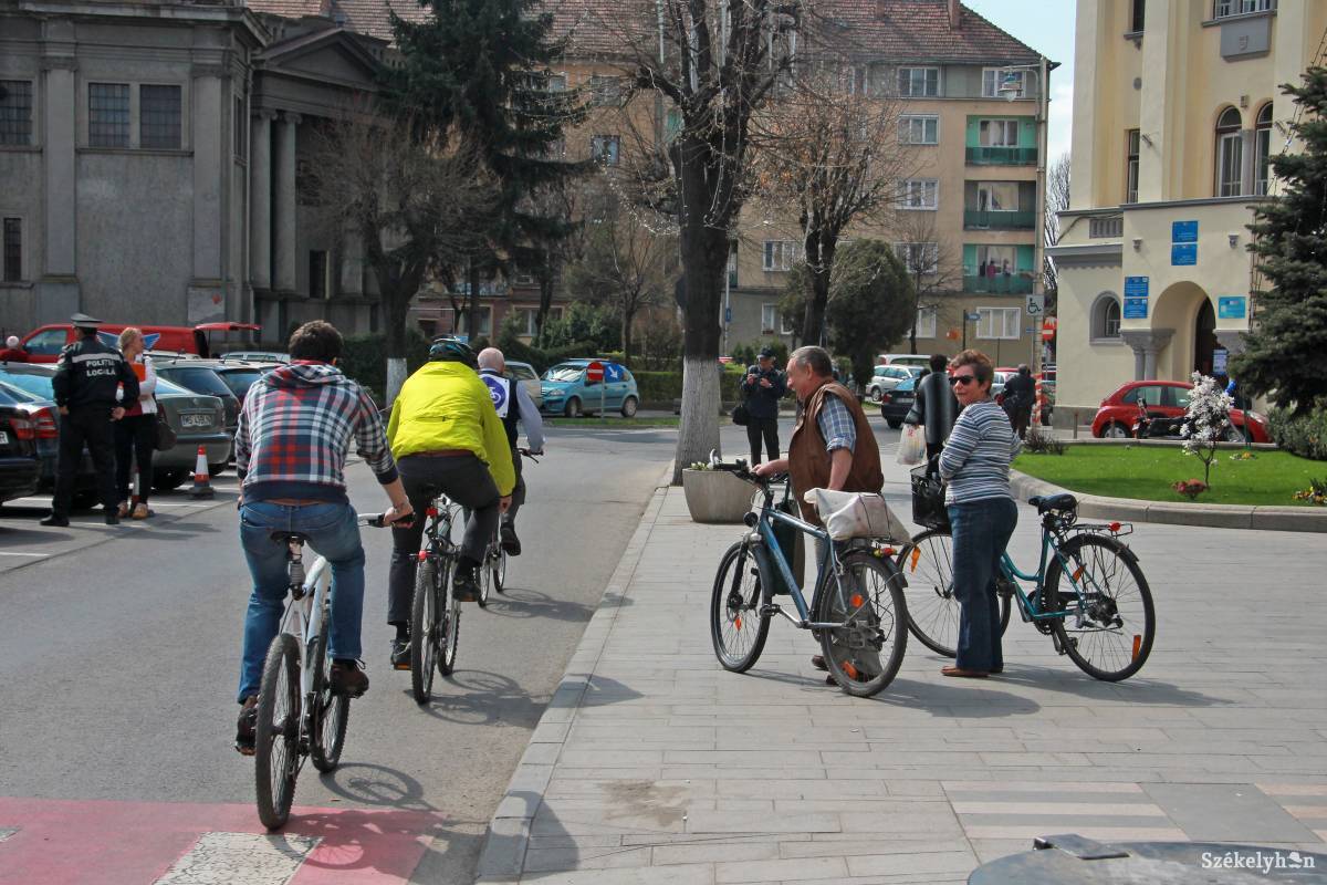 Rászállt a román rendőrség a kerékpározókra