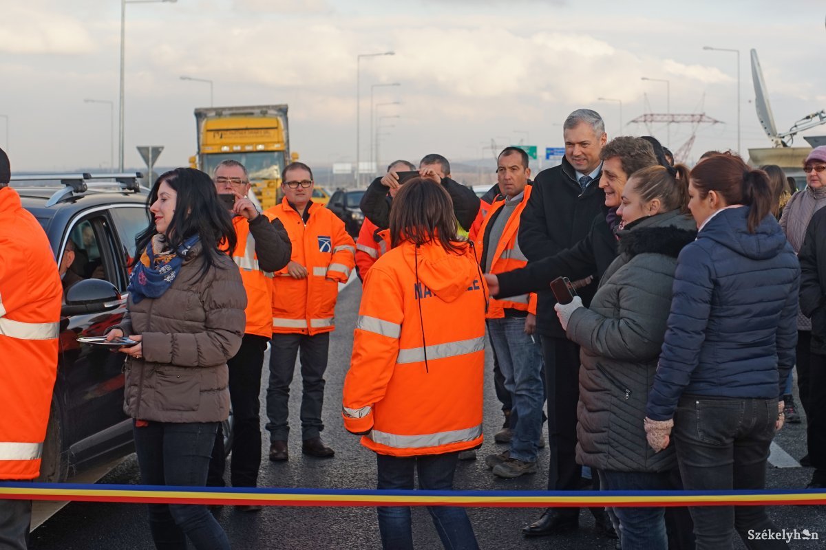 Megnyitották az első autópálya-szakaszt Maros megyében