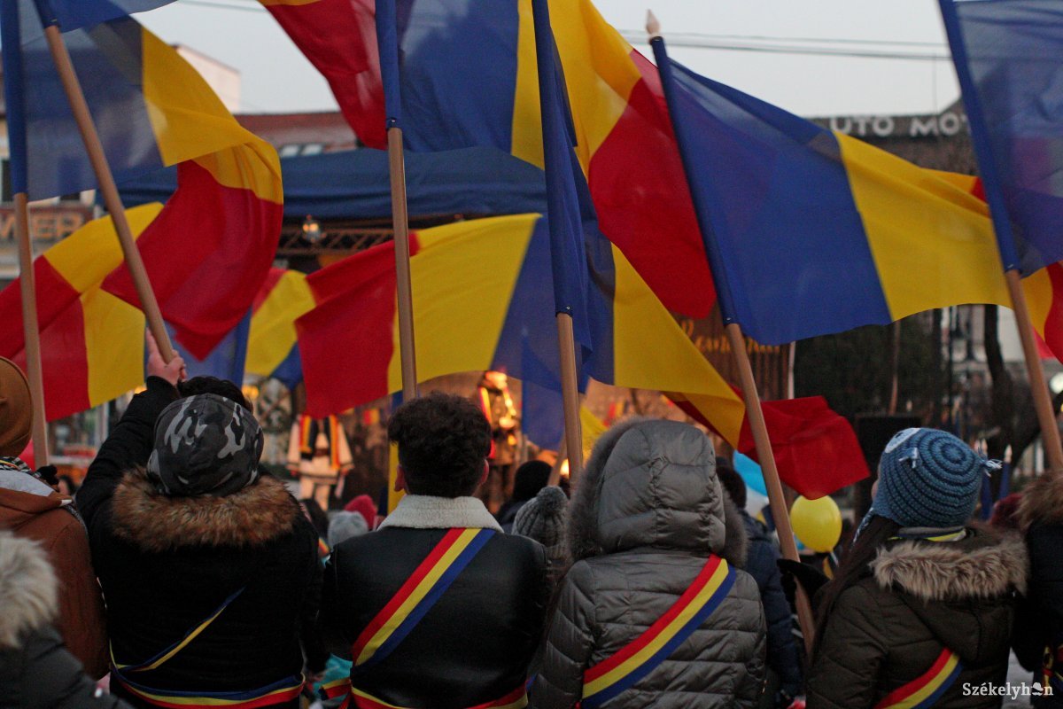 Tüntetnek, hogy „ne legyen a második hivatalos nyelv a magyar Romániában”