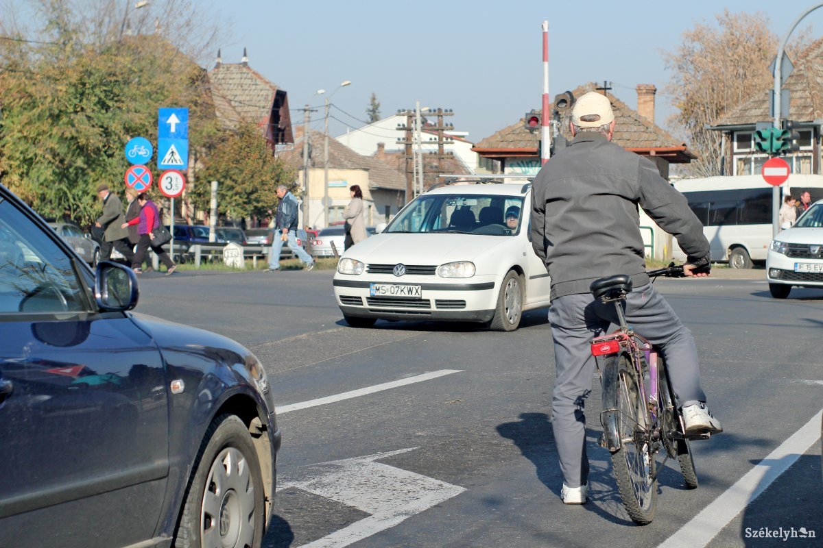 Nincs helye a közlekedési kultúrának: Románia a rossz úthálózat miatt uniós listavezető a kerékpáros és gyalogos balesetek terén