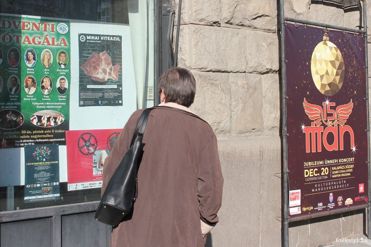 Elhatárolódik a Marosvásárhelyi Nemzeti Színház a flekkenes plakáttól