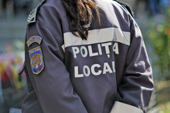 Késsel fenyegette a szemétszállító munkást és a helyi rendőröket