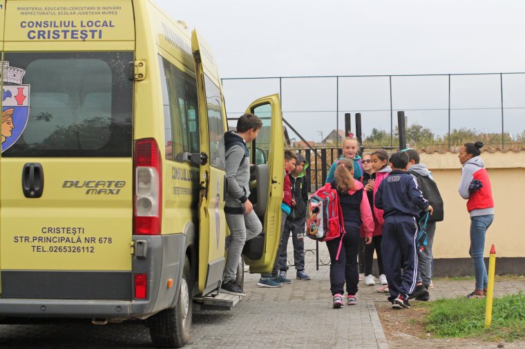 Csak a megadott útvonalon és kizárólag diákokat, tanárokat szállíthatnak ezentúl az iskolabuszok