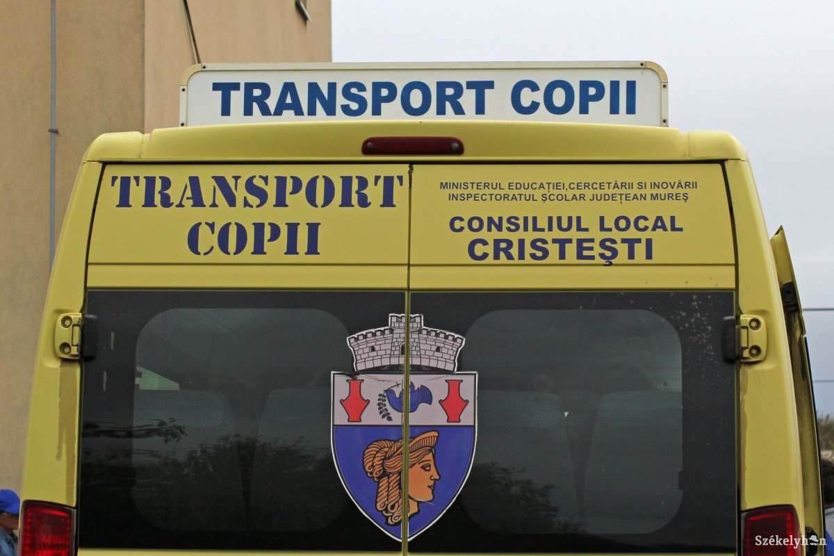 Iskolabuszok „bevetésével” enyhítenének a reggeli forgalmi dugókon Marosvásárhelyen