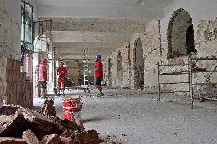 A felújítás miatt két váltásban fognak iskolába járni a bolyaisok