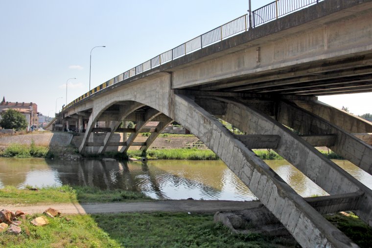 Forgalomkorlátozás nélkül kezdődik a híd javítása
