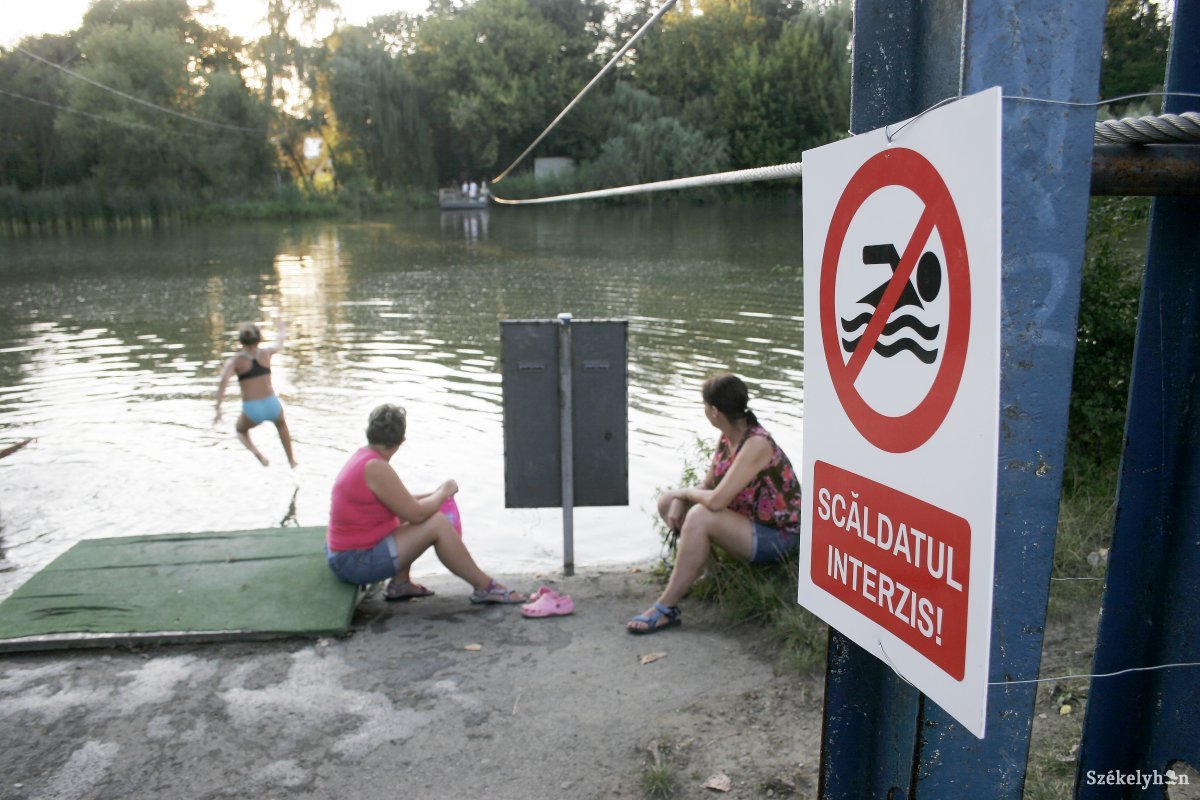 Tilos a csobbanás az erdélyi természetes vizekben – Hiába a jó vízminőség, ha nem megfelelő az infrastruktúra