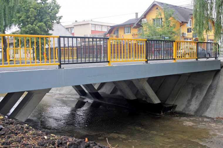 A híd járható, de a közelben forgalomkorlátozásra kell számítani
