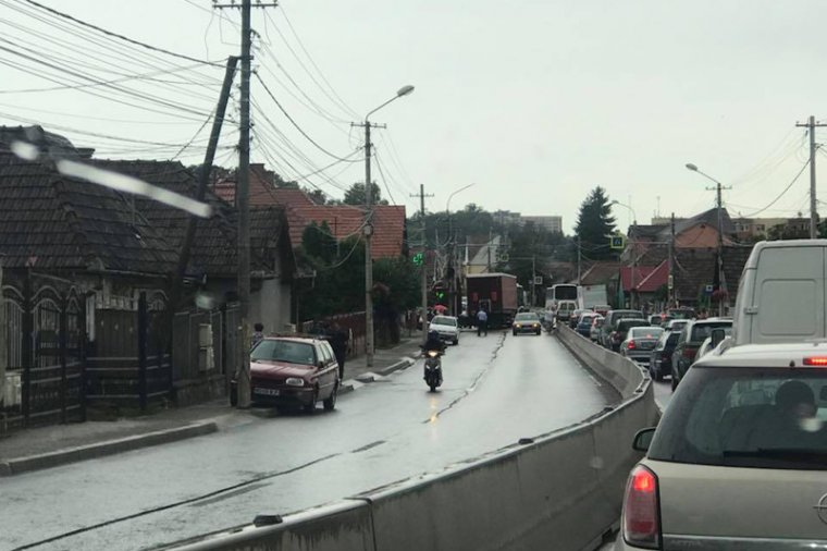 Kamion rohant öt személyautóba, amelyek a marosszentgyörgyi polgármesteri hivatal előtt parkoltak