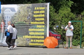 Elhatárolódnak Ádám Valériántól a MOGYE magyar oktatói, mert sms-ben fenyegette őket