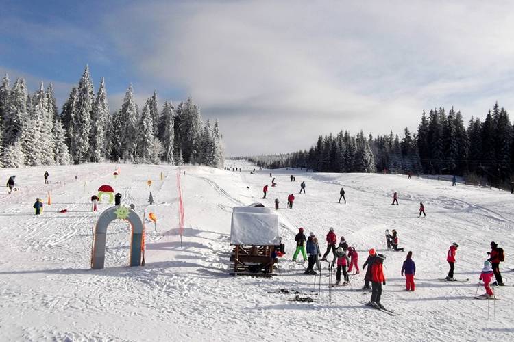 Tizennyolc millió eurót költöttek a turisták karácsonykor a romániai üdülőtelepeken