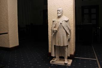 Magyar és román szobrok „belharca” Marosvásárhelyen