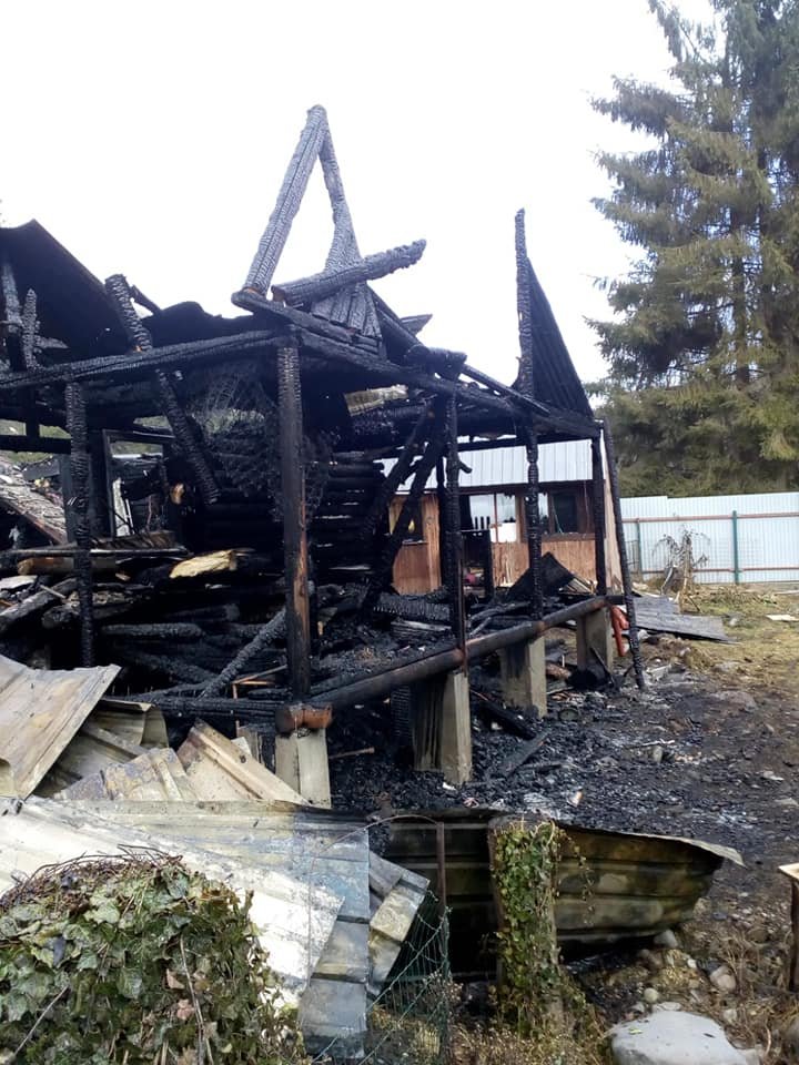 Leégett egy nyaraló, tűz ütött ki egy lakóháznál