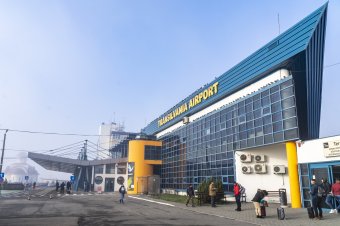 Éledezik a járvány sújtotta légi közlekedés – Peti András vásárhelyi reptérigazgató a társaságok alkalmazkodásáról