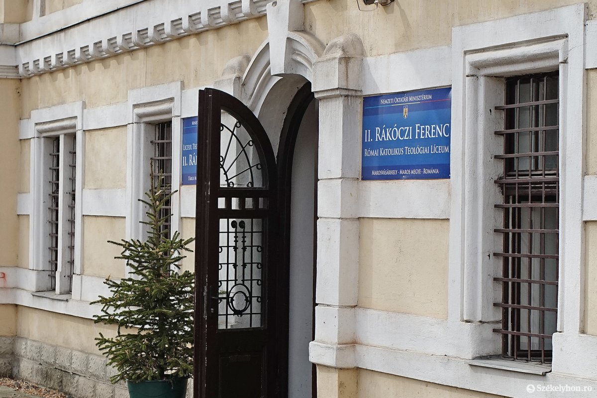 A Bolyai Farkas Gimnázium venné át ideiglenesen a katolikus iskola osztályait