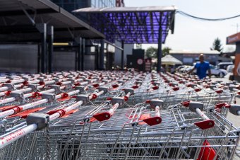 Félszáz Auchan-üzletet bírságolt meg a fogyasztóvédelem