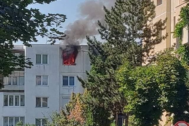 Lakástűz Marosvásárhelyen: egy nő égési sérüléseket szenvedett