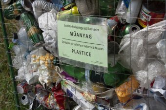 Elfelejthetjük a fülpálcikát: elfogadta a román kormány az egyszer használatos műanyag termékek betiltását előíró rendeletet