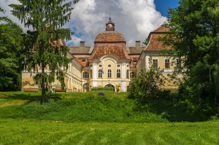 Nagyrészt a magyar és szász épített örökséggel kérkedik a „több ezer éves történelemmel rendelkező” Románia