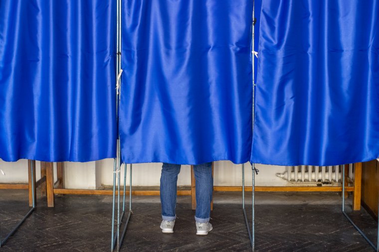 Szavazati jog hiányában „voksolt” két elítélt