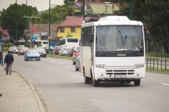 Kihirdette az államfő, hogy csökkent az alsó korhatár a busz- és kamionsofőr vizsgákhoz