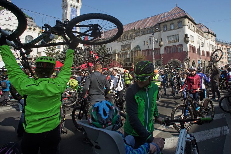 Három nemes célra gyűjtenek a belvárosból kitiltott kerékpáros felvonuláson