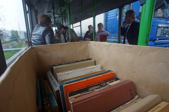 Könyvek utaznak a buszokon is